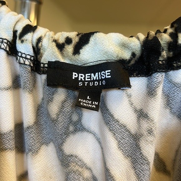 Like new! Beautiful top. Large - Picture 2 of 2